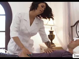 Gab olema x kõlblik video koos hottie munniga tüdruk meditsiiniõde domino edasi tema voodi