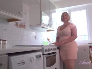 Auntjudys - 48yo krūtinga skaitliukai step-auntie žvaigždė suteikia jūs joi į as virtuvė