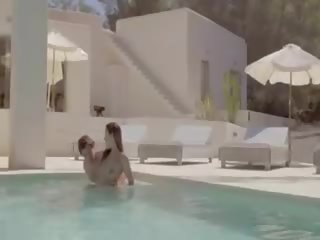 Nagy sensitive x névleges film videó -ban a swimmingpool