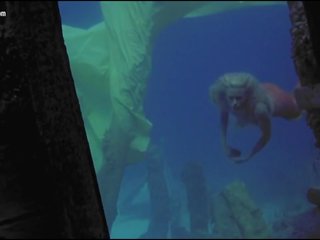 裸体 名人 - 水下 场景, 高清晰度 脏 夹 2a