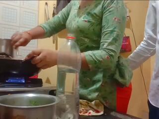 Indisch first-rate vrouw gekregen geneukt terwijl cooking in keuken | xhamster
