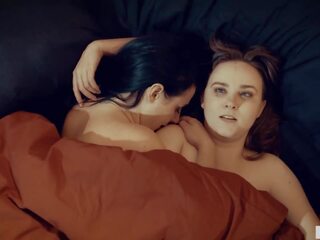 Pieptoasa matura și sad nevasta de casa având lesbiană sex: sex clamă 6d | xhamster