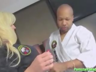 Flancos pornósztár karate edzés