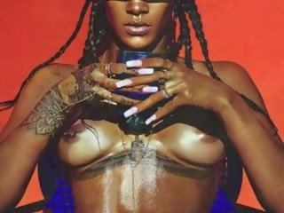 Rihanna desnuda!