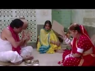 Bhojpuri aktris showing her panguraian, reged film 4e