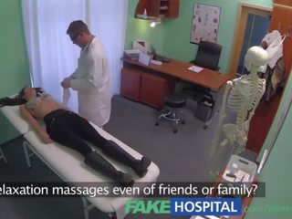 Fakehospital adolescent koos tapja keha tabatud edasi kaamera saamine perses