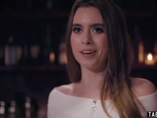 Adolescente camarera jill kassidy seducir su casada más viejo. | xhamster