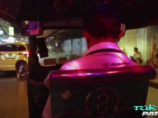 Tuktukpatrol тен линия азиатки иска изпразване всички над тя лице
