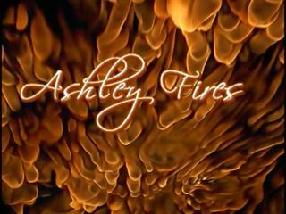 Hawt floozy ashley fires užtepai jos krekas rodantis arti į viršų apie šlapias skylė