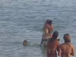 カサール fazendo セモ na praia リオ das ostras-rj