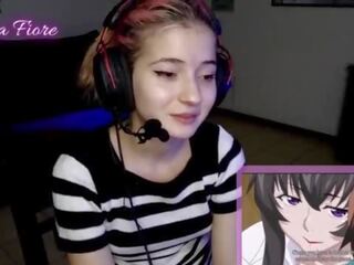 18yo youtuber fica barulhento a assistir hentai durante o córrego e masturba - emma fiore
