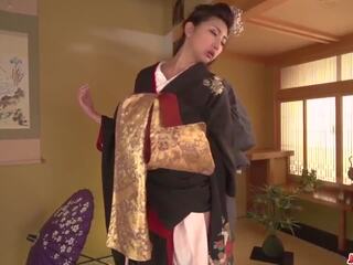 Nemfomanyak alır aşağı onu kimono için bir büyük floppi göğüsler: ücretsiz kaza x vergiye tabi film 9f