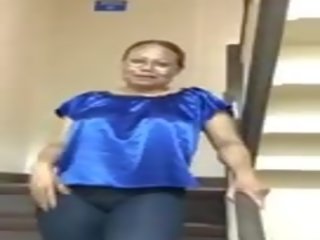 Vieja dominicana de 59 - se le marca la vulva toto.