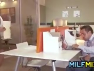 Milfka fucked na the kancelária