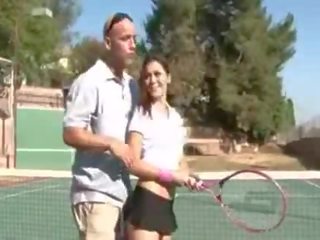 性交 脏 视频 在 该 tenis 法庭
