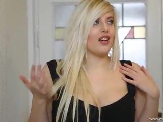 Ellie roe lubben engelsk kvinne i en varmt stram kjole - blond voksen video klipp