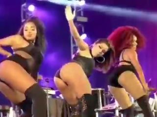 Anitta : bunda gostosa