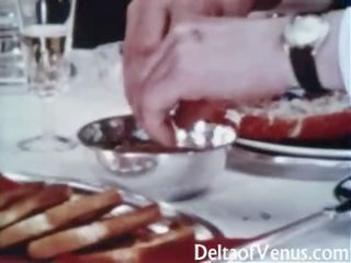 विंटेज सेक्स वीडियो 1960s - हेरी marriageable ब्रुनेट - टेबल के लिए तीन
