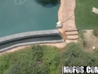 Mofos - drone мисливець - елісон тайлер - біля басейну статтєві зв’язки