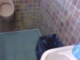 Blond amateur öffentlich toilette fick